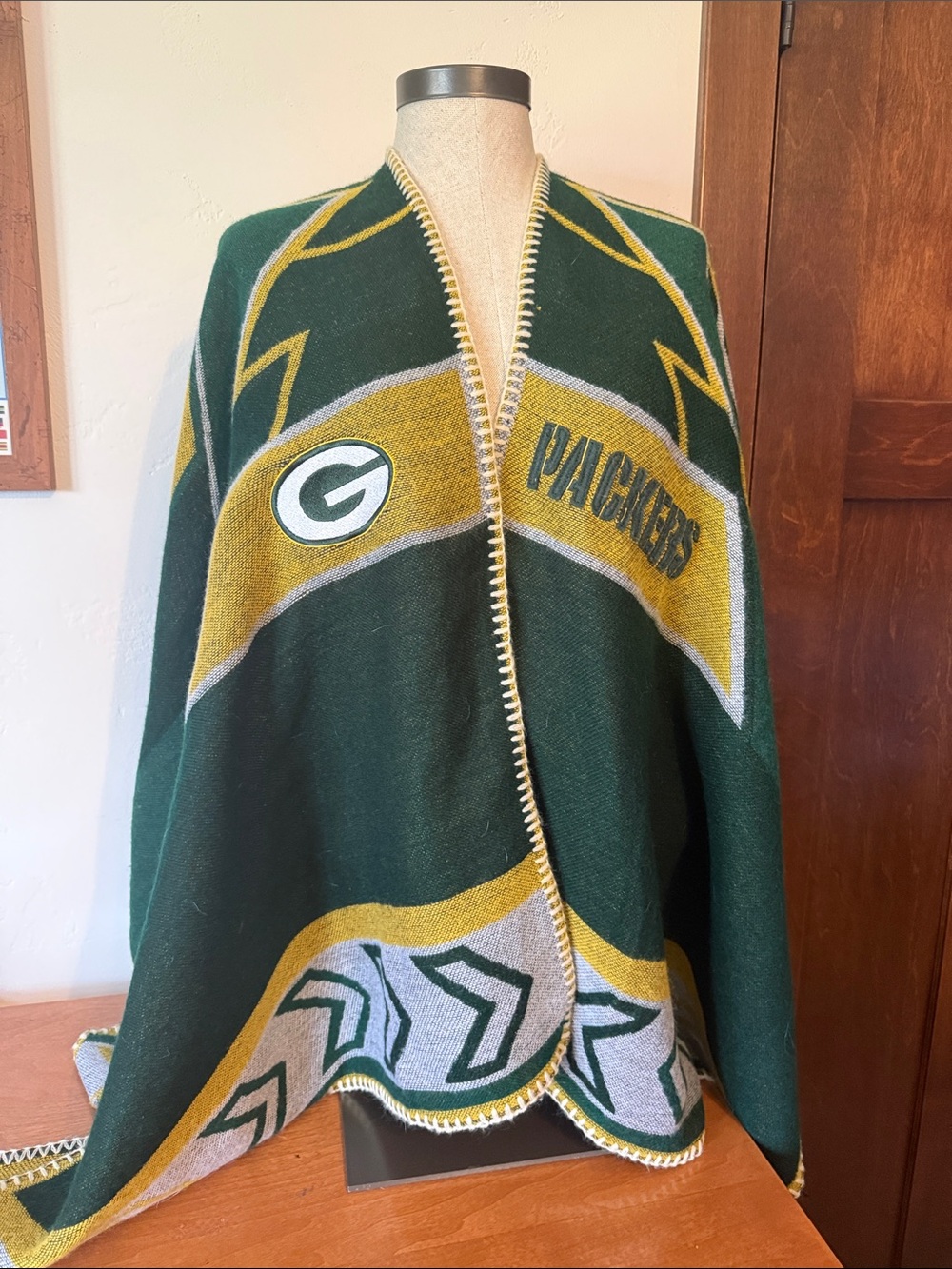NFL Green Bay Packers Green and Gold Knit Poncho